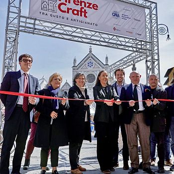 /images/7/2/72-taglio-nastro-firenze-craft-2026-2.jpg
