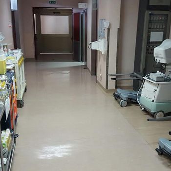 /images/7/3/73-ospedale-corridoio.jpg