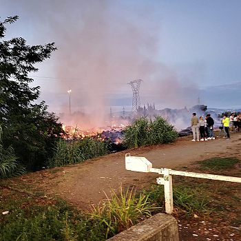 /images/7/6/76-incendio-cascine1.jpeg