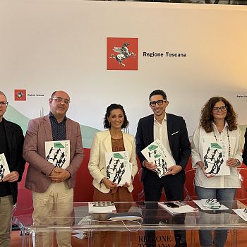 /images/7/7/77-conferenza-stampa-da-sx--giacomo-bronzi--marco-luceri--cristina-manetti--filippo-boni--valentina-vadi--fabio-franchi-.jpg