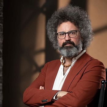 /images/7/7/77-simone-cristicchi-credito-fotografico-ph--giorgio-amendola-2-orizzontale-b.jpg