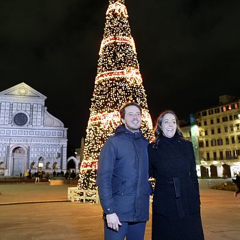 /images/8/1/81-sara-funaro-e-jacopo-vicini-in-piazza-santa-maria-novella--natale-2024-foto-nicola-neri.jpeg