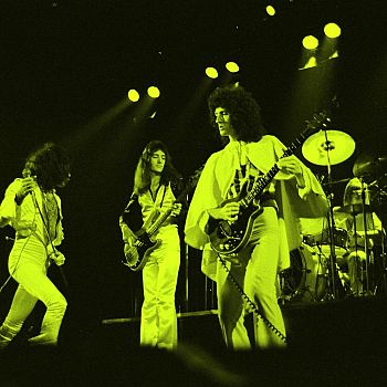 /images/8/3/83-queen-3-hammersmith-odeon--c-douglas-puddifoot---g.jpg