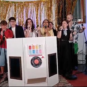 /images/8/3/83-seasons-of-love-ensamble.jpg