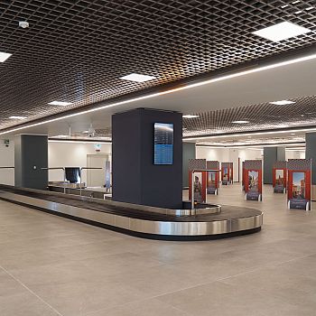 /images/8/3/83-terminal-pisa-interni.jpg