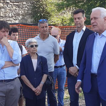 /images/8/4/84-durante-la-visita-al-cantiere.jpg