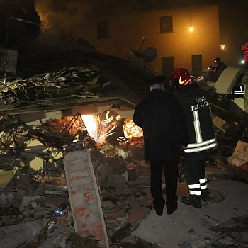 /images/8/7/87-esplosione-palazzina-villetta-bagno-a-ripoli--23-.jpg
