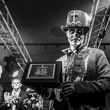 /images/8/9/89-hc-carnival-black-parade.jpg