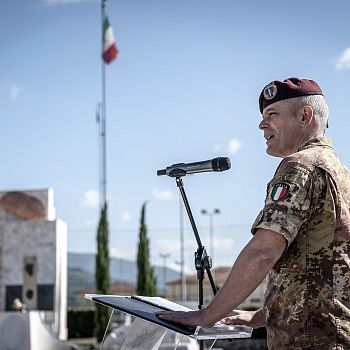 /images/9/0/90-06-intervento-del-comandante-della-brigata-folgore-generale-bernacca.jpg