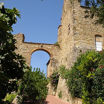 /images/9/1/91-2-castello-di-tignano.jpg
