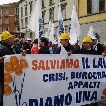 /images/9/1/91-caschi-gialli-pisa-3.jpg