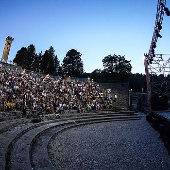 /images/9/8/98-01-teatro-romano-di-fiesole-©lucabrunetti.jpg