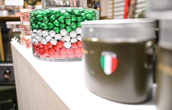 succede-a-firenze-prodotti-a-marchio-esercito-1659-a-pitti-taste-17