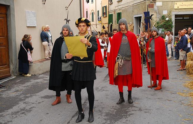 a908262138-rievocazione-storica-e-disfida-con-l-arco-a-montopoli