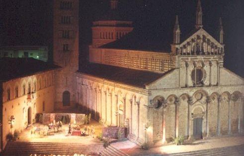 b004261424-lirica-in-piazza-a-massa-marittima-dal-3-al-6-agosto