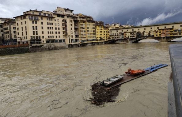 maltempo-a-firenze-alle-12-scatta-il-codice-rossp
