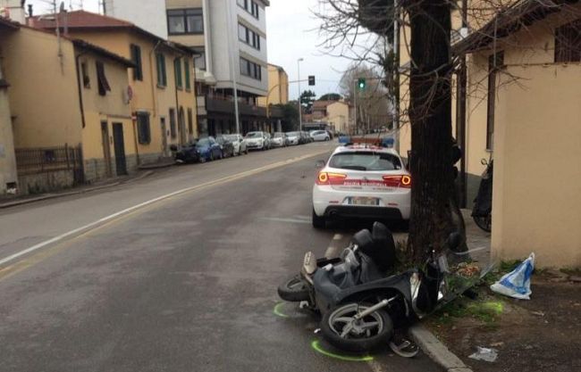 contromano-provocano-un-incidente-sullo-scooter-rubato
