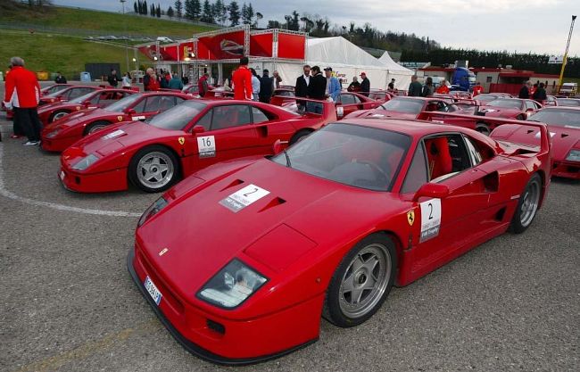 b206252015-fara-tappa-anche-a-firenze-la-ferrari-cavalcade