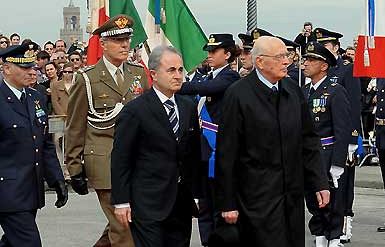 a803311950-la-visita-di-napolitano-fa-sgombrare-i-senza-tetto-lungo-il-percorso-presidenziale