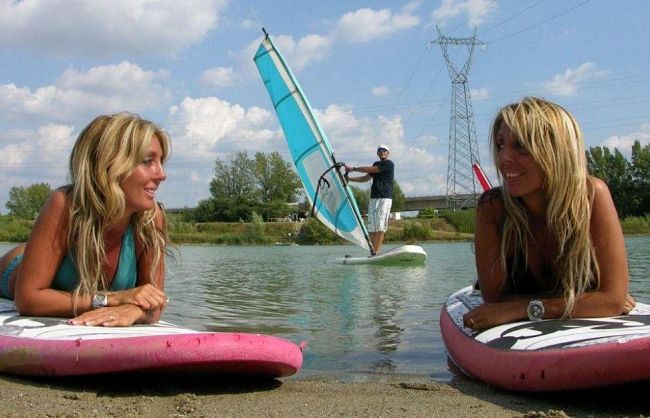 a908111839-signa-una-nuotata-nell-acqua-da-bere