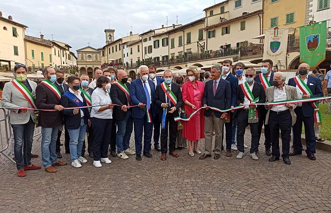 festa-del-vino-di-greve-in-chianti-taglio-del-nastro-allexpo-2021
