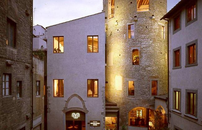 b104081527-nuova-veste-per-il-sito-web-dell-hotel-brunelleschi-di-firenze