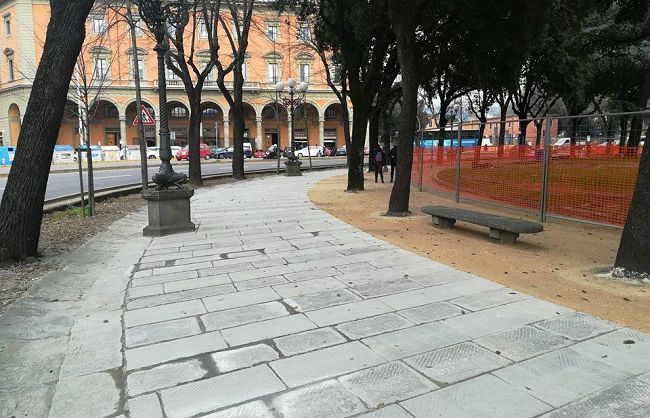 liberta-spunta-una-panchina-una-piazza-non-piu-una-rotonda