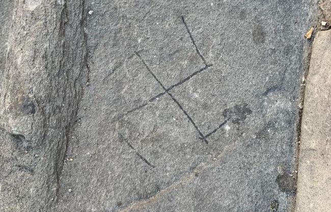 firenze-non-ancora-rimossa-la-svastica-comparsa-ieri-in-via-scialoja