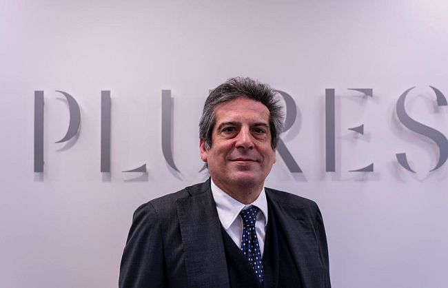 plures-nel-2025-gigante-dei-servizi-con-numeri-da-record
