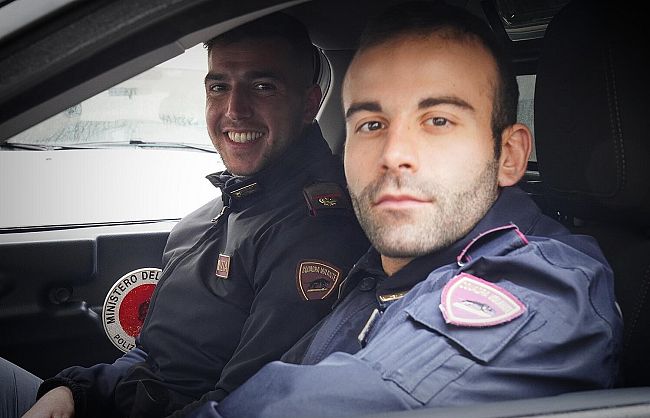 anziana-sola-non-puo-fare-la-spesa-interviene-la-polizia