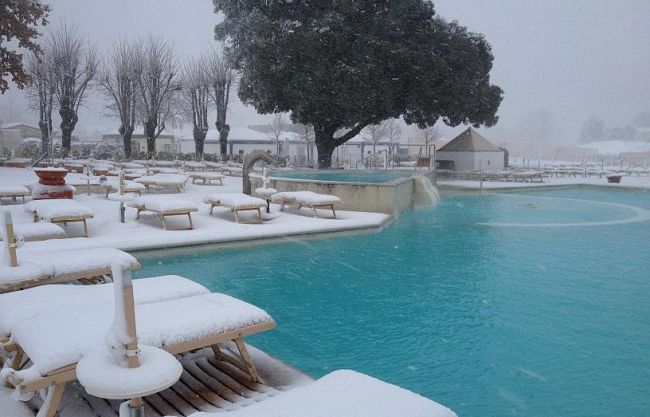 b202061636-san-valentino-immersi-nelle-acque-termali-dell-antica-querciolaia