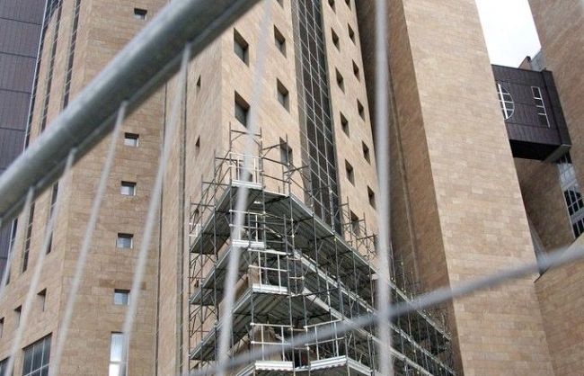 b110251552-palagiustizia-pronto-il-servizio-di-falconeria-contro-le-colonie-di-piccioni