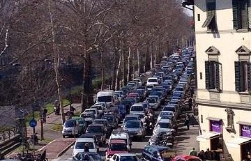 b303021452-firenze-bloccata-per-il-passaggio-dei-ciclisti