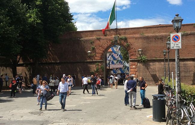 pitti-immagine-metal-detector-e-code-allingresso