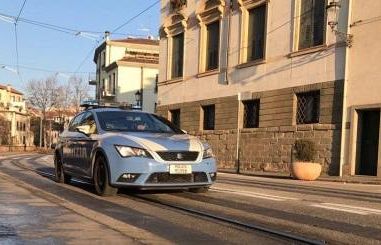 nella-cassetta-della-posta-cera-la-droga