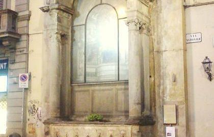 b207201005-tabernacolo-delle-fonticine-l-orrenda-cornice-del-degrado