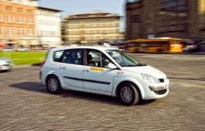 b201221545-firenze-taxi-occupano-piazza-della-signoria