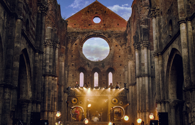 disco-live-di-lucio-corsi-la-chitarra-nella-roccia