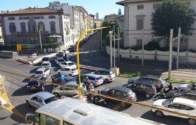 trasporti-a-firenze-azione-ncc-arriva-uber-dei-cinesi