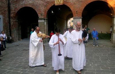 b202231557-storie-misteri-e-leggende-lungo-la-via-francigena