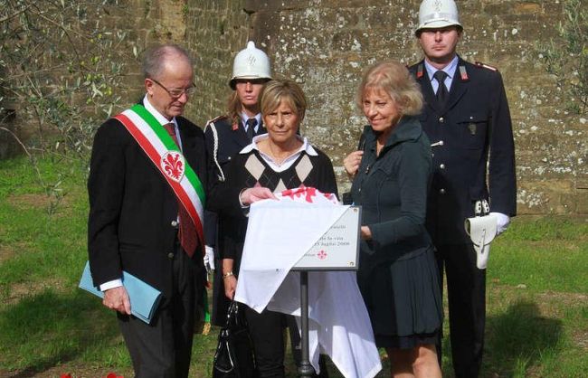 b310301401-due-ulivi-al-forte-belvedere-per-ricordare-veronica-e-luca