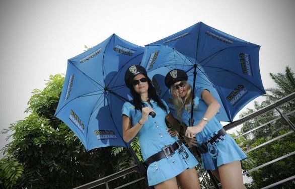 b010171412-le-umbrella-girls-nel-mugello