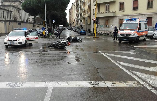 incidente stradale con testimone falso