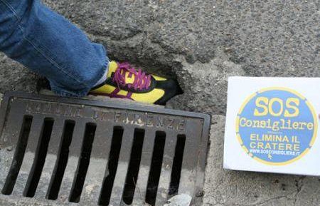 a806112302-manutenzioni-stradali-l-assessore-cioni-blocca-un-cantiere-telecom