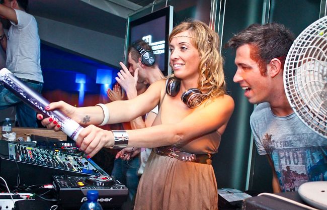 b306141511-sensation-woman-sabato-sera-tutto-al-femminile-alla-bussola