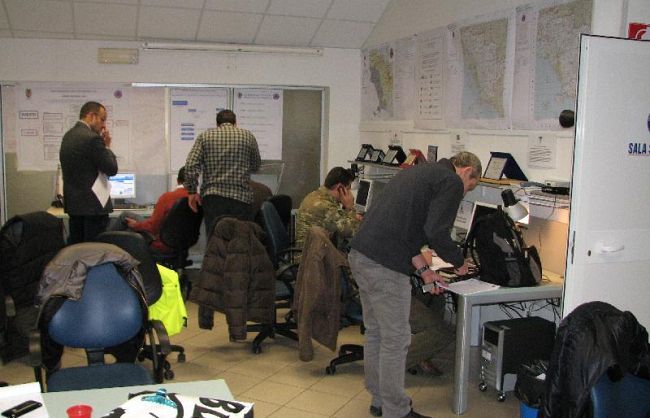 b201141040-costa-concordia-ancora-a-lavoro-la-protezione-civile