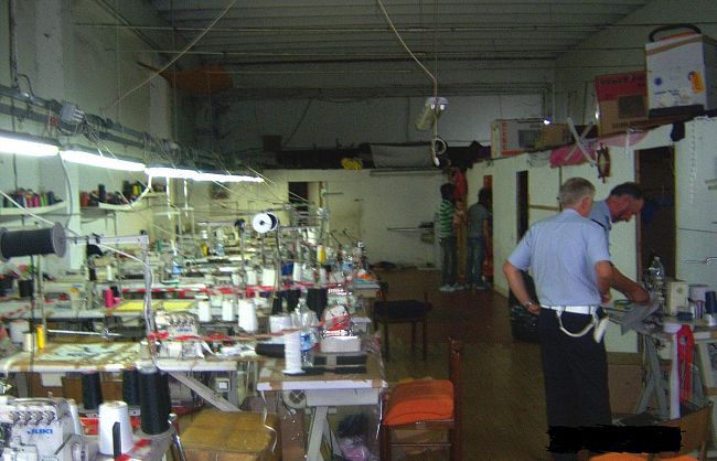 b207252222-cadavere-di-un-cinese-ritrovato-in-un-capannone