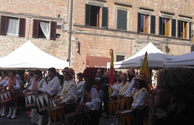 b310072309-bandiere-arancioni-domenica-13-ottobre-a-barberino-val-d-elsa-e-certaldo