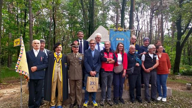 Restauro piramide geodetica Somma Lombarda: CAI e IGM insieme