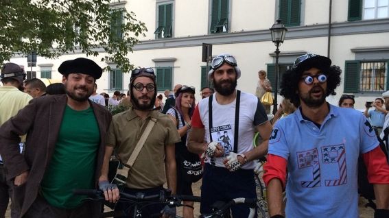 Torna la Coppa Cobram: in bici come Fantozzi
